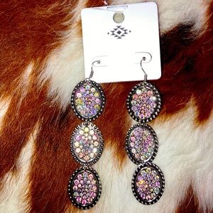 Sparkling silver dangling earrings